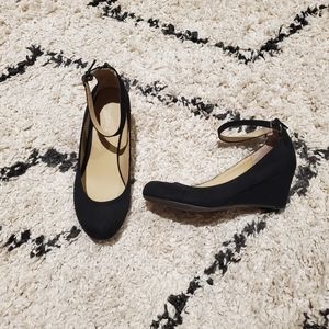 Arizona jean Co. black wedges size 7.5 u.s.